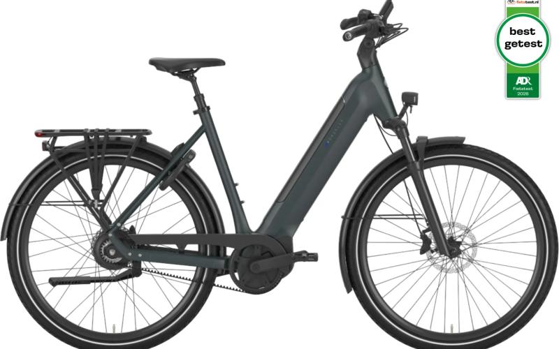<p>De Gazelle Ultimate C380 is een sportieve en comfortabele e-bike voor wie luxe en gebruiksgemak belangrijk vindt. Gazelle heeft de accu, motor en kabels strak geïntegreerd in het aluminium frame, waardoor de fiets een moderne en hoogwaardige uitstraling heeft. De actieve zithouding en stabiele geometrie zorgen voor een fijne balans tussen controle en snelheid. </p>
